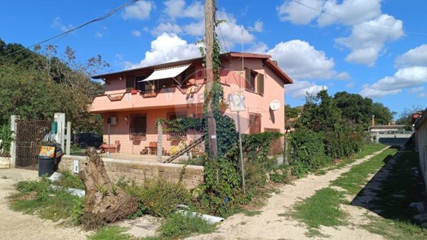 casa indipendente in vendita ad Ardea in zona Banditella
