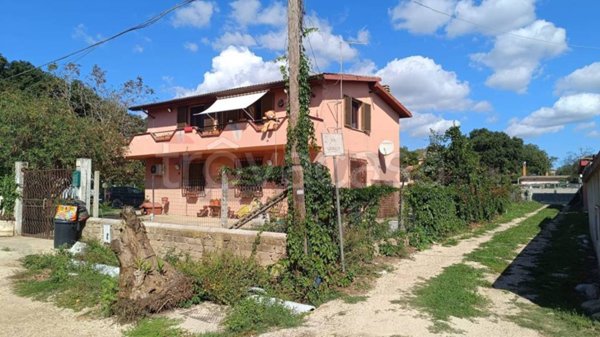 casa indipendente in vendita ad Ardea in zona Banditella