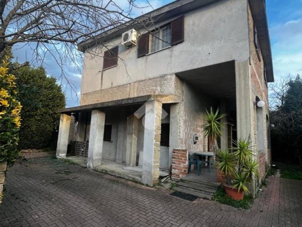 casa indipendente in vendita ad Ardea in zona Montagnano