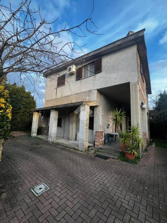casa indipendente in vendita ad Ardea in zona Montagnano