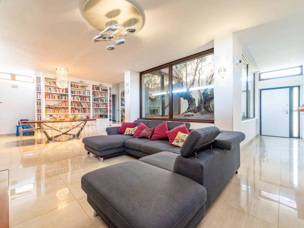 casa indipendente in vendita ad Ardea in zona Lido dei Pini