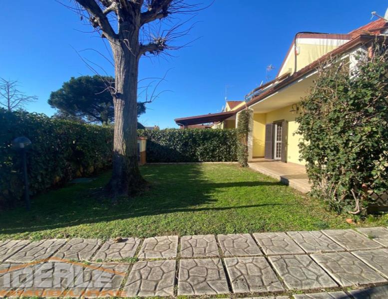 casa indipendente in vendita ad Ardea in zona Colle Romito