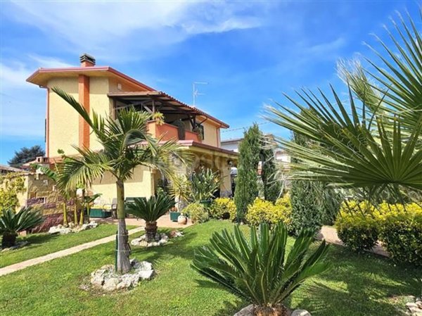 casa indipendente in vendita ad Ardea in zona Nuova California