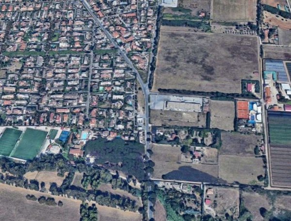 negozio in vendita ad Ardea in zona Lido dei Pini