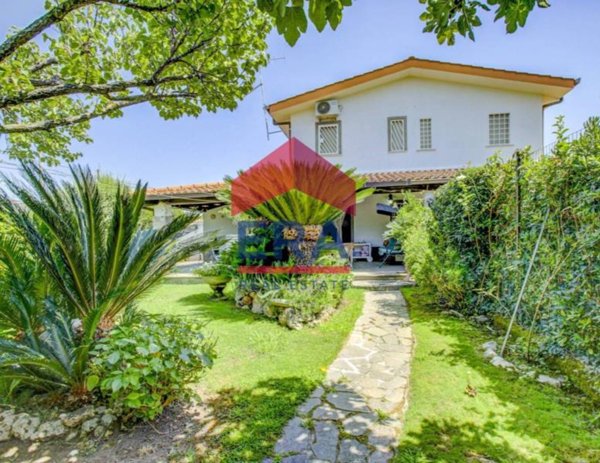 casa indipendente in vendita ad Ardea in zona Colle Romito