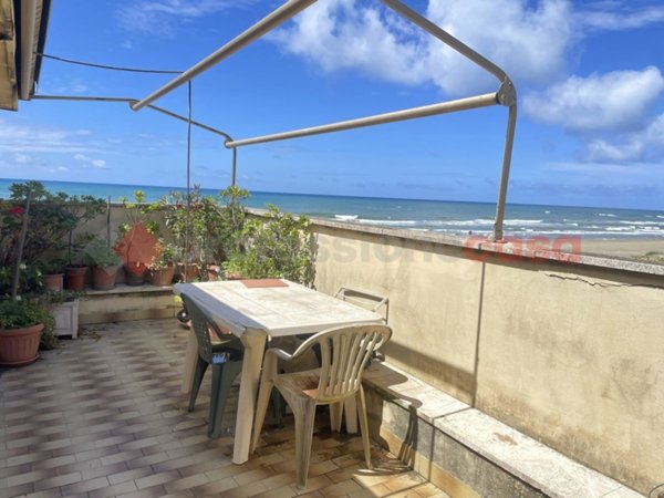 appartamento in vendita ad Ardea in zona Marina di Ardea