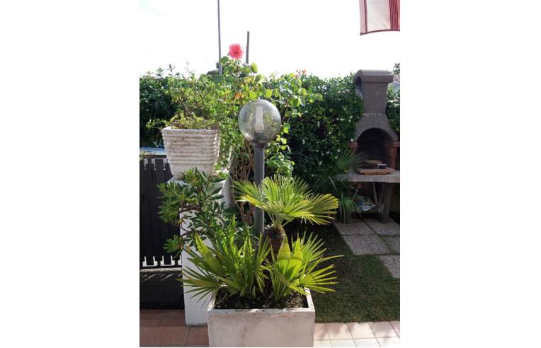 casa indipendente in vendita ad Ardea in zona Lido dei Pini