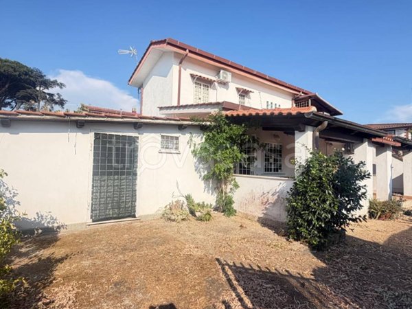 appartamento in vendita ad Ardea in zona Colle Romito