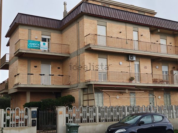 appartamento in vendita ad Ardea in zona Marina di Ardea