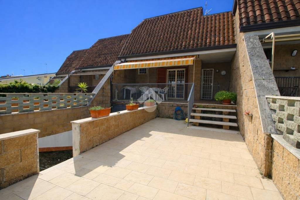 casa indipendente in vendita ad Ardea in zona Lido dei Pini