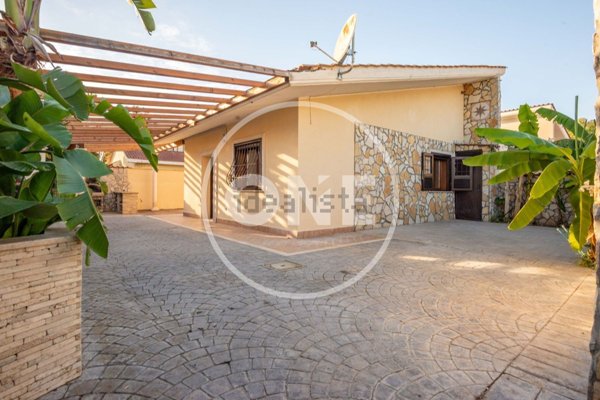 casa indipendente in vendita ad Ardea in zona Colle Romito