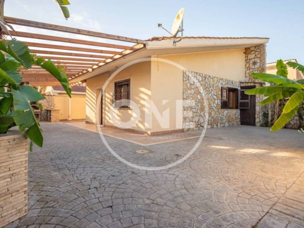 casa indipendente in vendita ad Ardea in zona Colle Romito