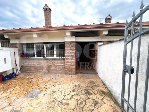 casa indipendente in vendita ad Ardea in zona Marina di Ardea