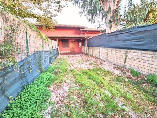 appartamento in vendita ad Ardea in zona Castagnetta