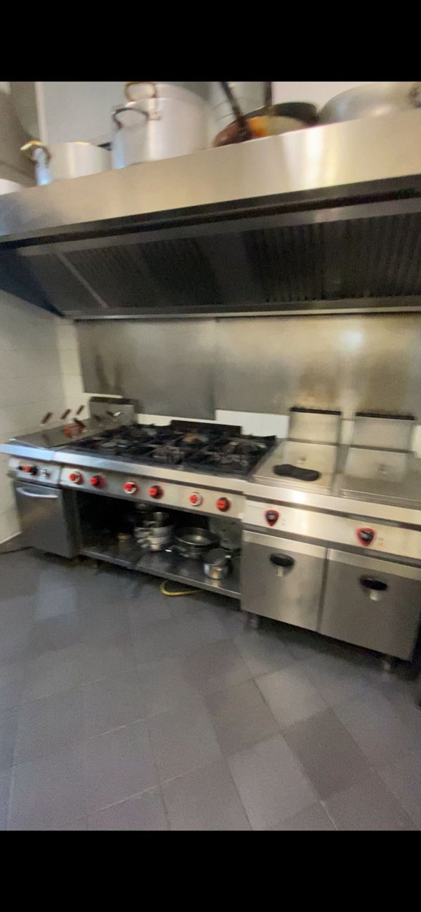 negozio in vendita ad Ardea