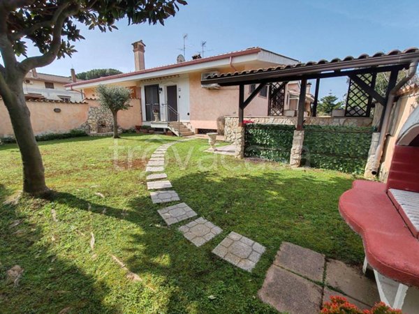 casa indipendente in vendita ad Ardea in zona Nuova Florida