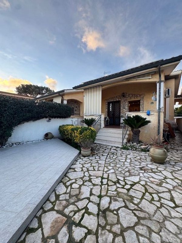 casa indipendente in vendita ad Ardea