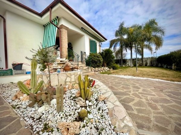 casa indipendente in vendita ad Ardea in zona Nuova Florida