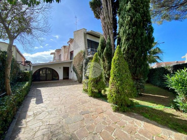 casa indipendente in vendita ad Ardea in zona Marina di Ardea