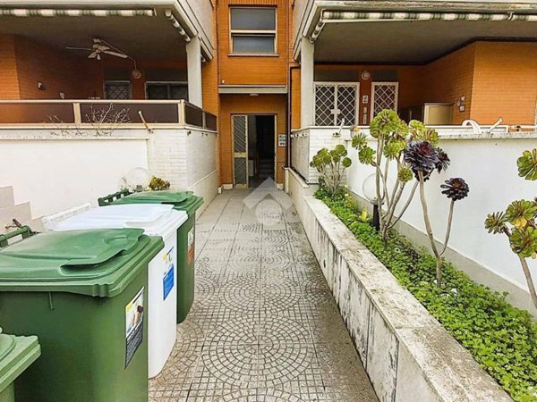 appartamento in vendita ad Ardea in zona Marina di Ardea