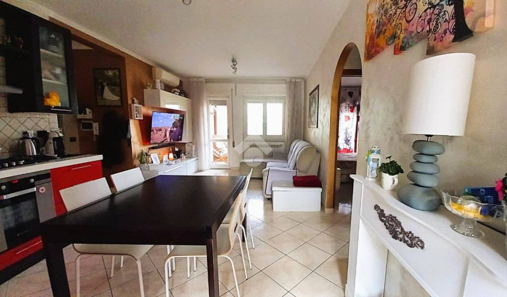 appartamento in vendita ad Ardea in zona Marina di Ardea