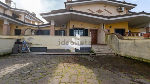 casa indipendente in vendita ad Ardea in zona Nuova California