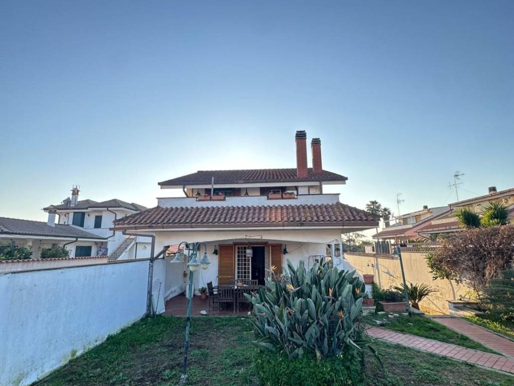 casa indipendente in vendita ad Ardea in zona Nuova Florida