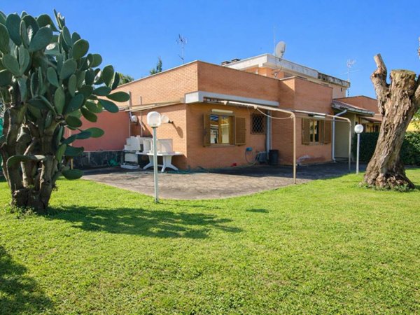 casa indipendente in vendita ad Ardea in zona Colle Romito
