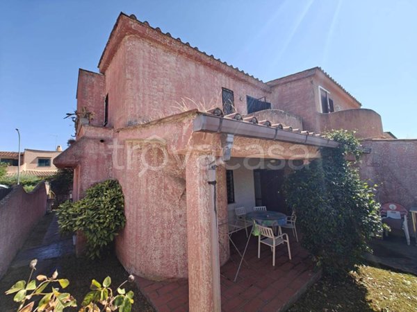 casa indipendente in vendita ad Ardea in zona Colle Romito