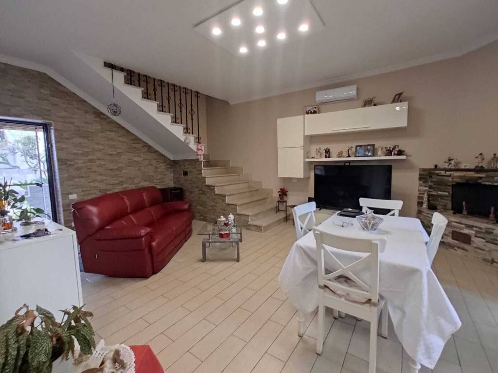 casa indipendente in vendita ad Ardea in zona Nuova California