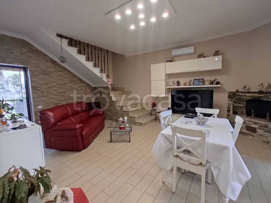 casa indipendente in vendita ad Ardea in zona Marina di Ardea