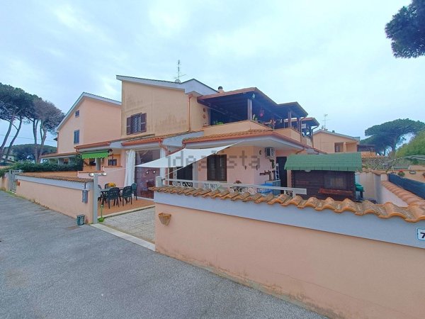 casa indipendente in vendita ad Ardea in zona Colle Romito