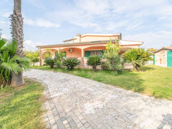 casa indipendente in vendita ad Ardea in zona Montagnano