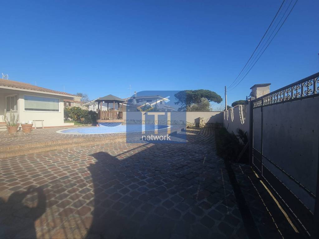 casa indipendente in vendita ad Ardea in zona Banditella