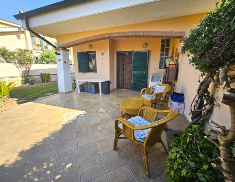 casa indipendente in vendita ad Ardea in zona Colle Romito