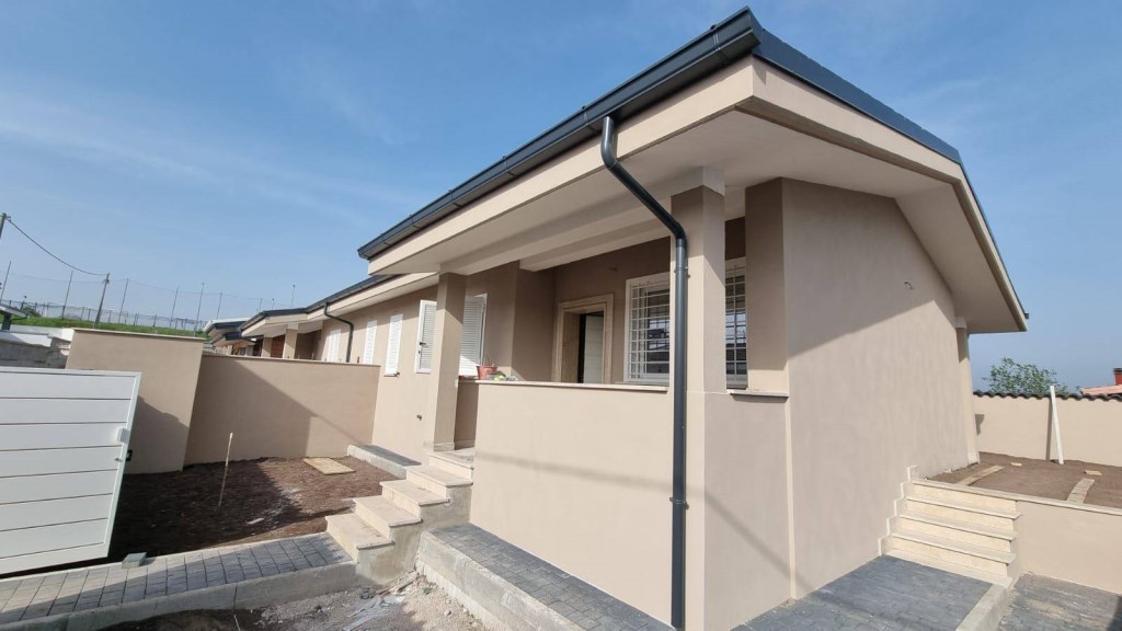 casa indipendente in vendita ad Ardea in zona Banditella