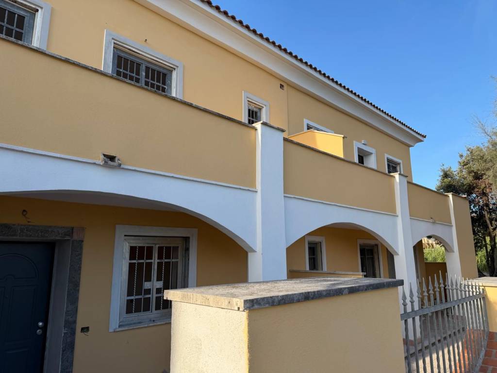 appartamento in vendita ad Ardea in zona Marina di Ardea