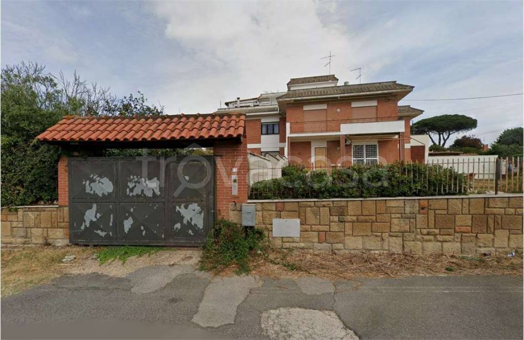 appartamento in vendita ad Ardea in zona Marina di Ardea