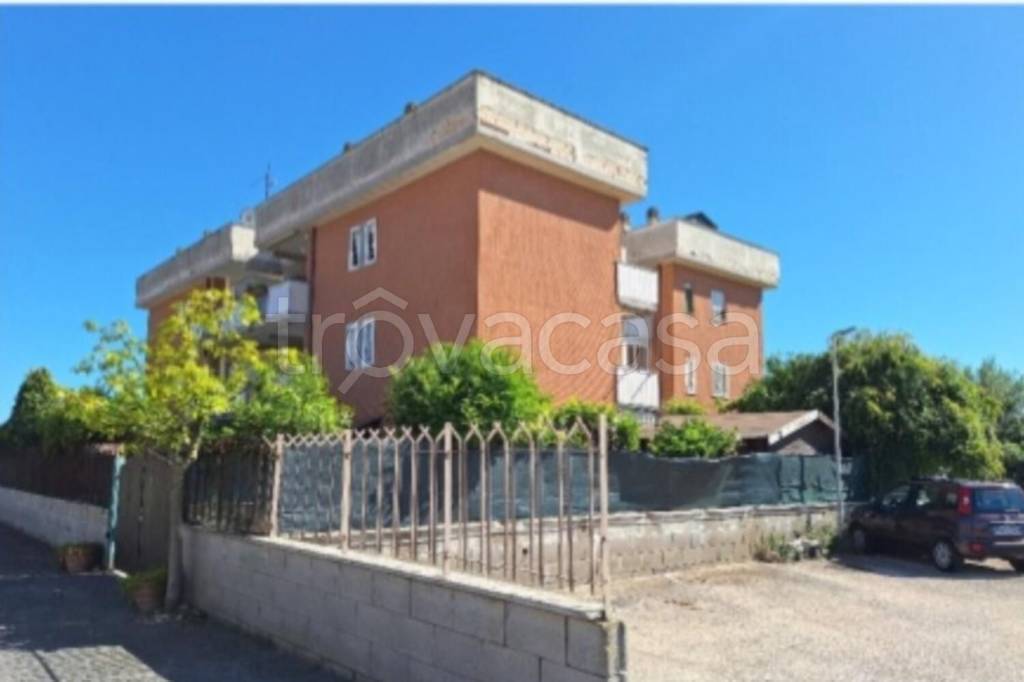 appartamento in vendita ad Ardea in zona Marina di Ardea