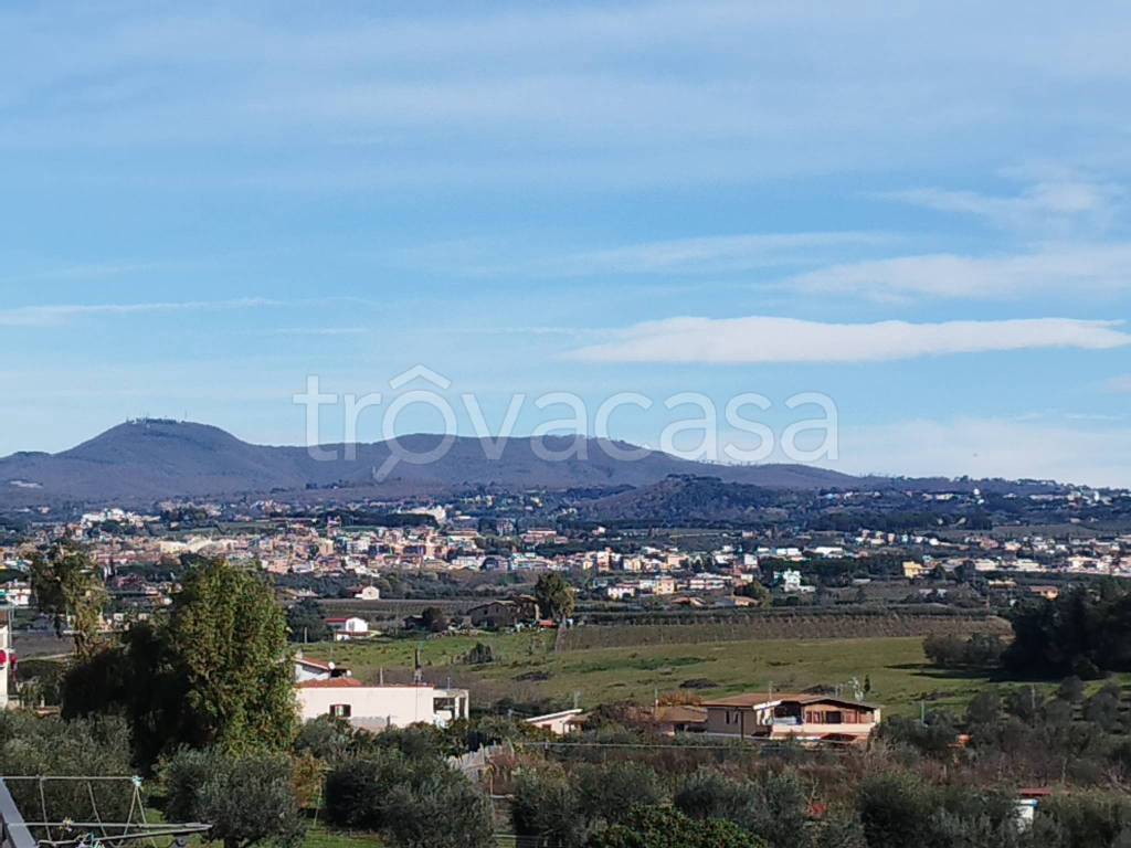 appartamento in vendita ad Ardea in zona Montagnano