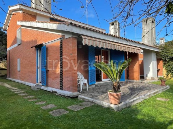 casa indipendente in vendita ad Ardea in zona Marina di Ardea