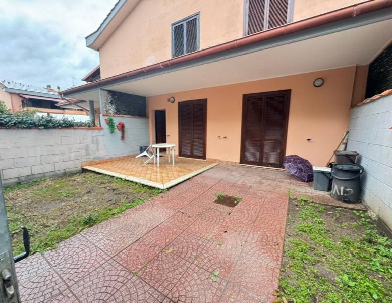 appartamento in vendita ad Ardea in zona Colle Romito
