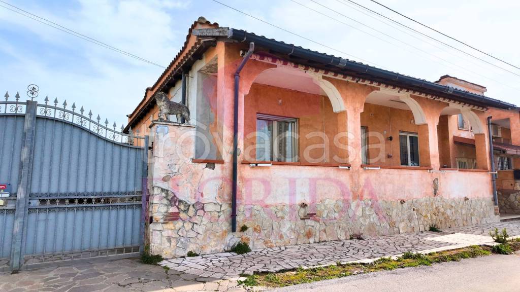 casa indipendente in vendita ad Ardea in zona Banditella