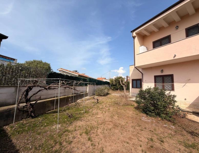 casa indipendente in vendita ad Ardea in zona Nuova California