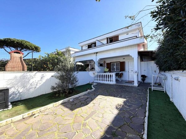 casa indipendente in vendita ad Ardea in zona Nuova California