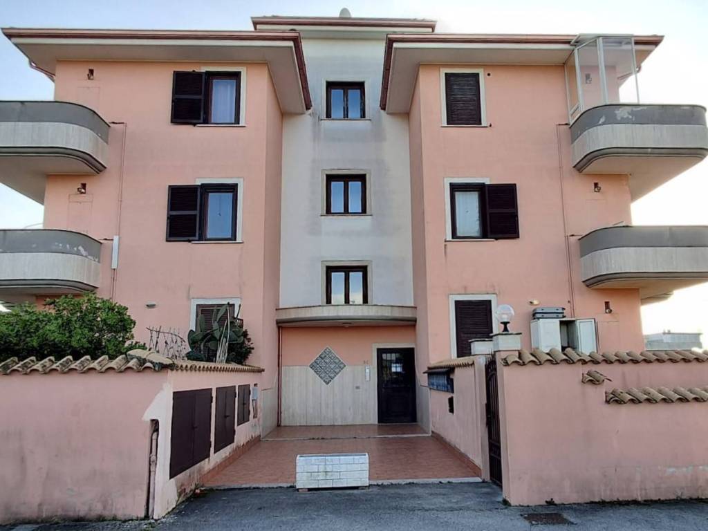 appartamento in vendita ad Ardea in zona Nuova California