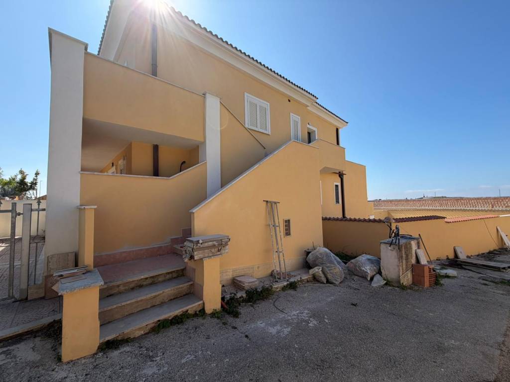 appartamento in vendita ad Ardea in zona Marina di Ardea