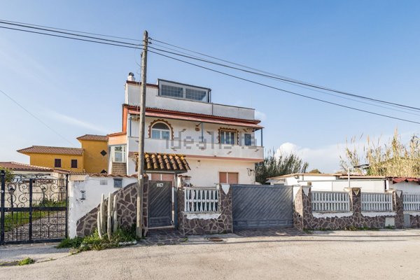 appartamento in vendita ad Ardea in zona Marina di Ardea