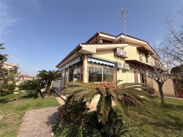 casa indipendente in vendita ad Ardea in zona Lido dei Pini