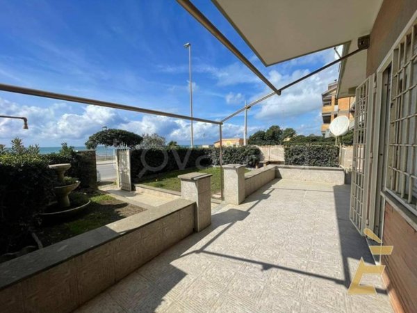 appartamento in vendita ad Ardea in zona Marina di Ardea